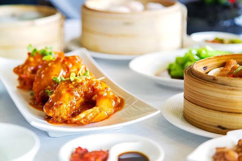 底能不能吃？剩饭菜处理“口诀”转给家人→龙8国际电子游戏娱乐平台“春节剩宴”到