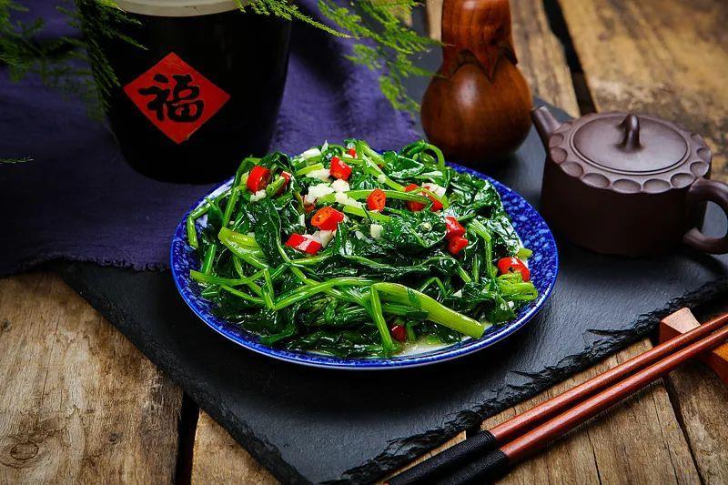 底能不能吃？剩饭菜处理“口诀”转给家人→龙8国际电子游戏娱乐平台“春节剩宴”到(图4)
