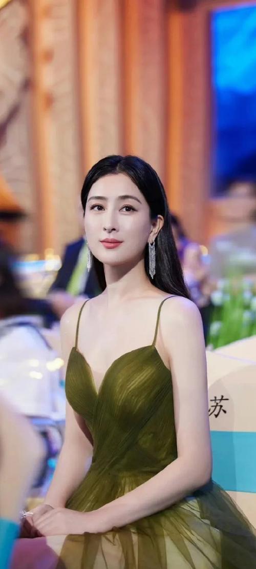 辉同居11年的马苏现如今依旧孑然一身龙八国际娱乐网站被黑人驮在肩上和孔令