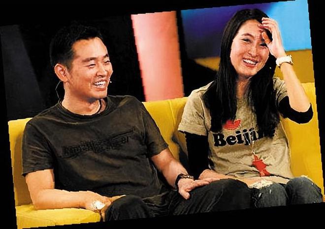 辉同居11年的马苏现如今依旧孑然一身龙八国际娱乐网站被黑人驮在肩上和孔令(图9)