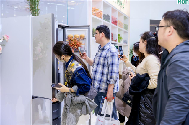 养鲜”绝技 重新定义食材存储标准AWE 2025 容声冰箱秀“(图3)